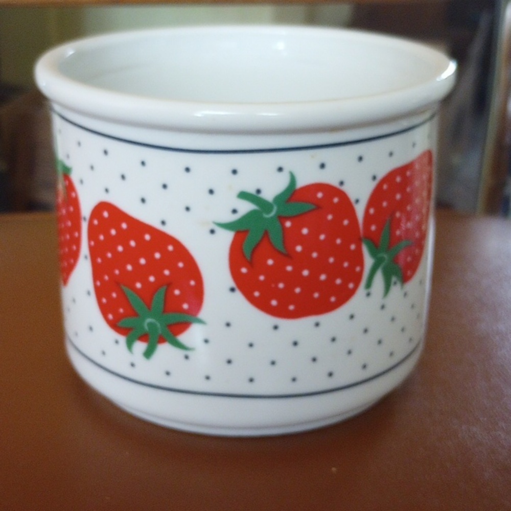 Takahashi Vintage Round Ceramic Container w/ Strawberries & Polka Dots - Picture 2 of 6